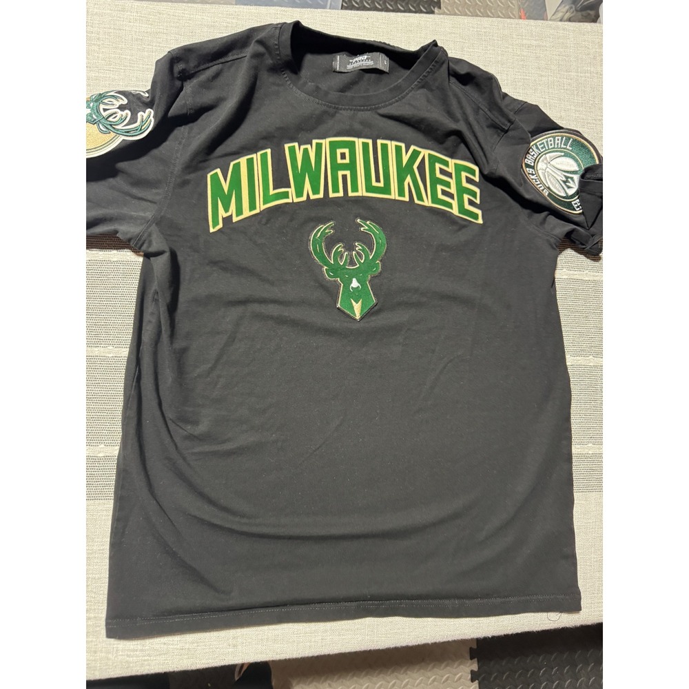 Milwaukee‎ Bucks NBA Basketball Graphic T Shirt Men's Large Black Pro Standard